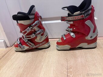 Predám lyže 120cm a lyžiarky a prilbu - 3