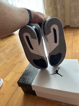 Jordan 3 Retro “Midnight Navy” - 3