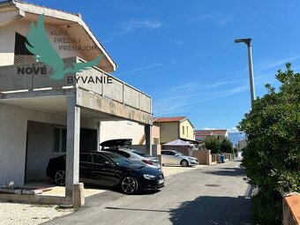 Dom vhodný ako investícia blízko mora na ostrove Vir vo vyhľ - 3
