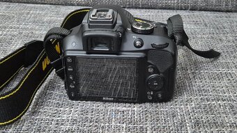 Nikon D3300 s objektivom - 3