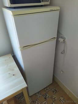 Chladnička s mrazničkou. - 3