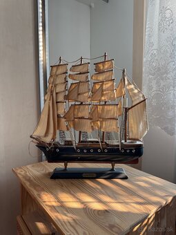 🛳️ Drevené modely lodí – ručne vyrábané dekorácie - 3