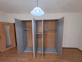 3-dverová skriňa so sklom - Košice - 3