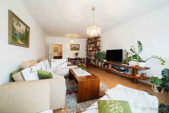 REZERVOVANÉ: Na predaj priestranný dom s veľkým pozemkom v P - 3