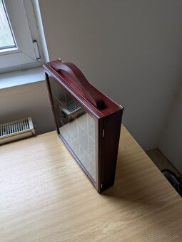 Vitrína so zrkadlom - 3