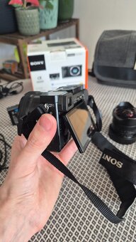 Sony Alpha 6000 s príslušenstvom a fish-eye objektívom - 3