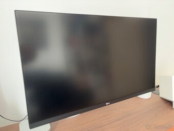 27" LG UltraGear monitor - 3