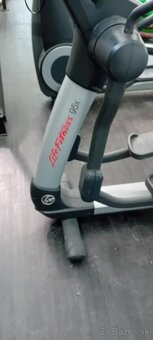 Life Fitness Discover SE 95x - eliptický trenažer - 3