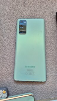 Samsung Galaxy S20 FE - 3