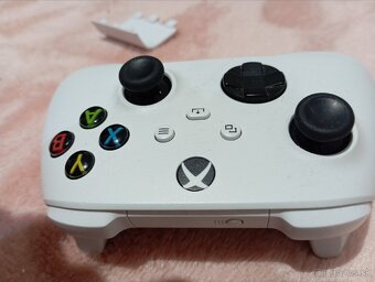 Xbox series ovládač - 3