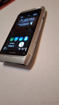 Nokia N8 strieborna - 3