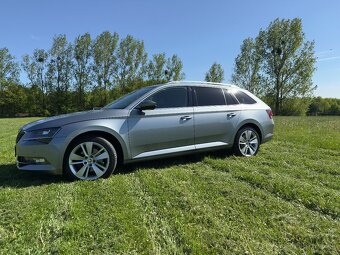 Škoda Superb 2.0TDI 4x4 Combi 190k/140kw Full - 3