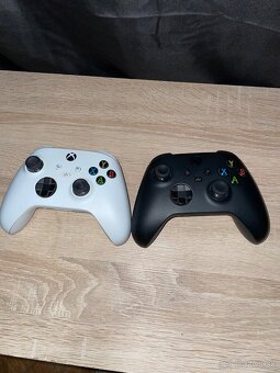 Xbox series s + 2 ovládače - 3