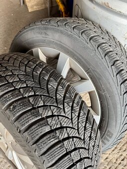 Predám 4x zimné pneumatiky plus mercedes elektróny R16 - 3