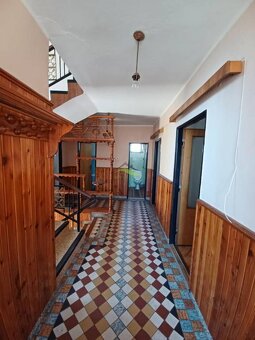 Priestranný dvojposchodový rodinný dom - 3