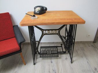 Starý stôl zo starého šijacieho stroja - 3