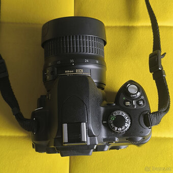 Nikon D40 s objektívom Nikkor 18-55 mm - iba 5070 záberov - 3