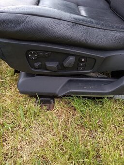 Predám Komfort sedačky E60,zadné delené sklopné - 3