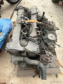 Motor Mercedes M110 - 3