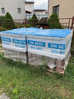 Km beta Briliant hnedá. 50m2. škridla. - 3