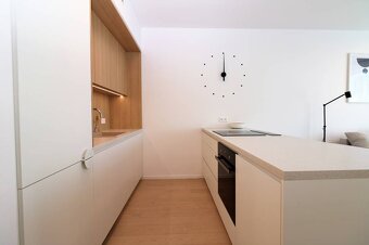 PRENÁJOM- krásny 2i byt s výhľadom na hrad v projekte SKY PA - 3