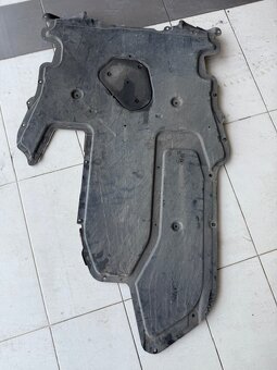 BMW E60 E61 kryt motor - 3