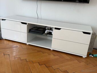 Stolik pod tv ma aj podsvietenie - 3