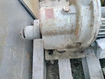 Elektromotor s prevodovkou (14) - 3