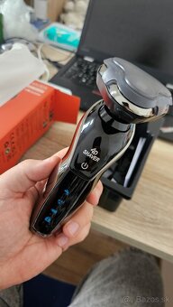 Nový elektronický nabíjateľný holiaci strojček - 3