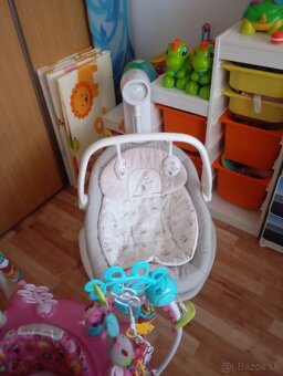 Elektrická hojdačka joie - 3