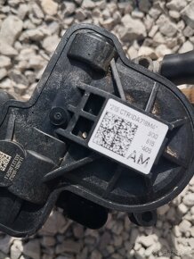 VW Golf VII zadné strmene aj s motorčekmi ruč.brzdy - 3