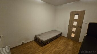 NEPRIECHODNÁ IZBA V STAROM MESTE - 3