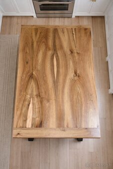 Masívny jedálenský stôl - 3
