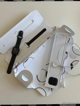 Predám Apple Watch 7 41mm - 3