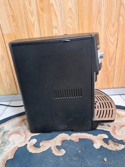 Ponúkam automatický kávovar Delonghi Magnifica 3000 - 3