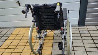 invalidny vozík 41cm pridavne brzdy pre asistenta barle AL - 3