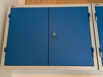 Rudeta kovovy nabytok - 3