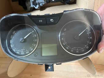 Jednotka budiky fabia 2 - 3