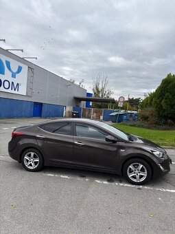 Hyundai Elantra - 3