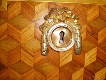 Komoda z roku 1770 XV XV1 Paríž Louis - 3