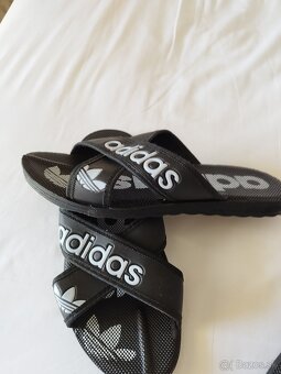 Šľapky Adidas . - 3