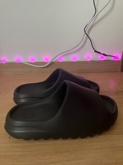 Yeezy slides - 3