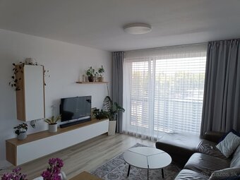Na predaj 3-izbový svetlý byt s veľkým balkónom - 3