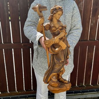 Krásná dřevěná socha svatá Notburga - 3