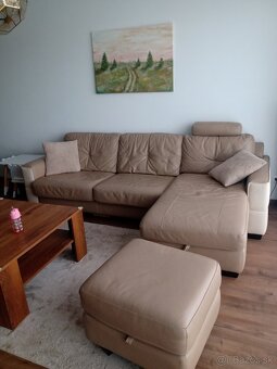 Kožená rozkladacia sedačka do L s taburetkou - 3