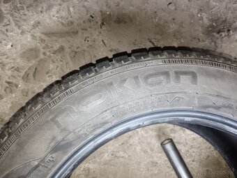 Predam zimne pneu 235/55r17 znacky Nokian - 3