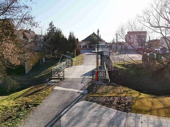 Lukratívny stavebný pozemok v parku pri potoku, nádher… - 3