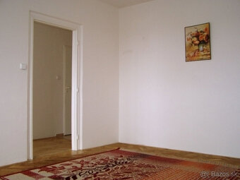 1IZB BYTíK TAKMER V C ENTRE PRIEVIDZE - 3