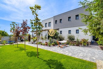 Na PREDAJ 6i novostavba 225m2 s bazénom a mediteránskou záhr - 3