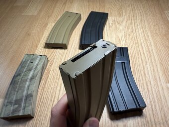 Zásobník pre M4/M16 300BB točák kov JG - 3
